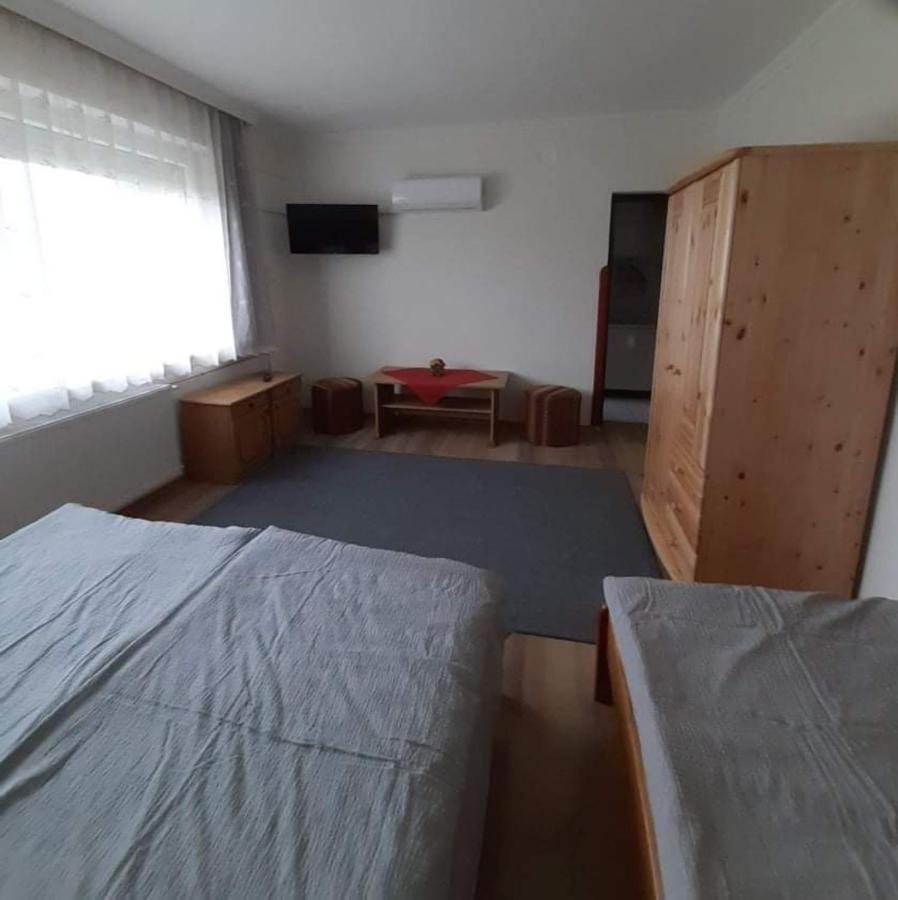 Hotel Pegazus Vendégház Hajdúszoboszló Esterno foto